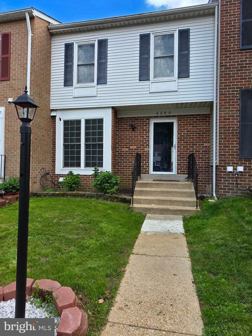 Property Photo: 4509 Canary Court VA 22193
