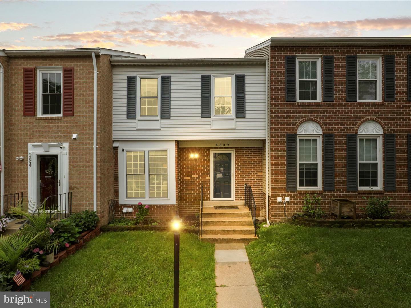 Property Photo: 4509 Canary Court VA 22193