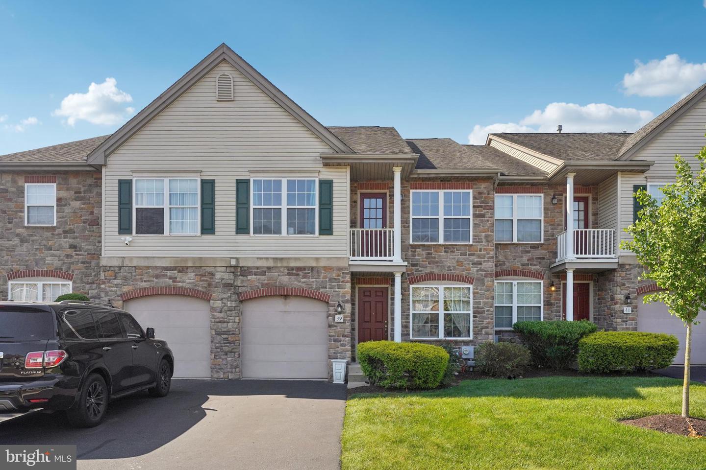 Property Photo:  39 Sunrise Court  PA 19053 