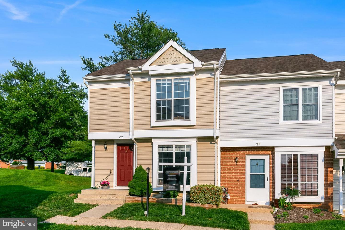 Property Photo: 196 Saint Johns Square VA 20164