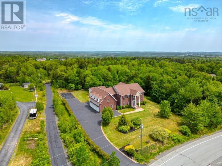 Property Photo:  42 Vrege Court  NS B4B 1K2 