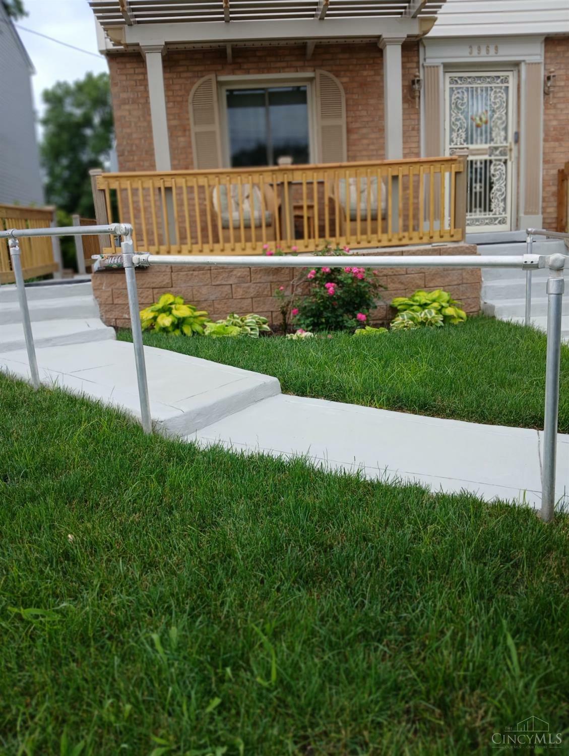 Property Photo: 3969 S Fordham Place OH 45213
