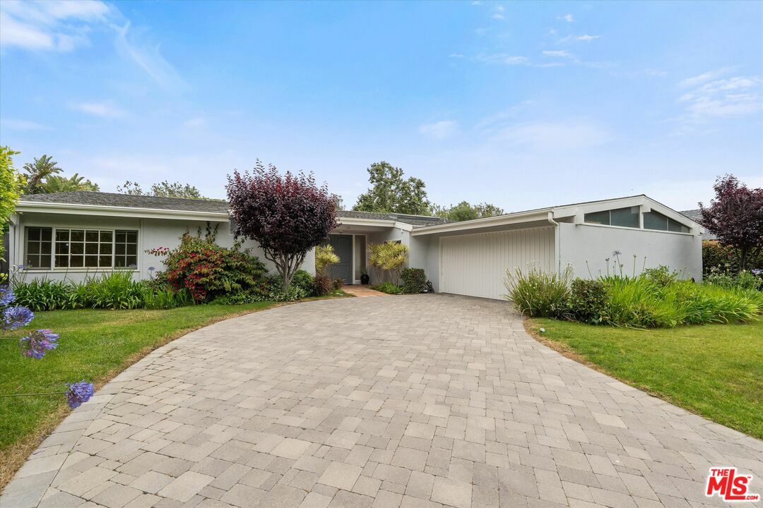 Property Photo: 30724 Manzano Dr CA 90265