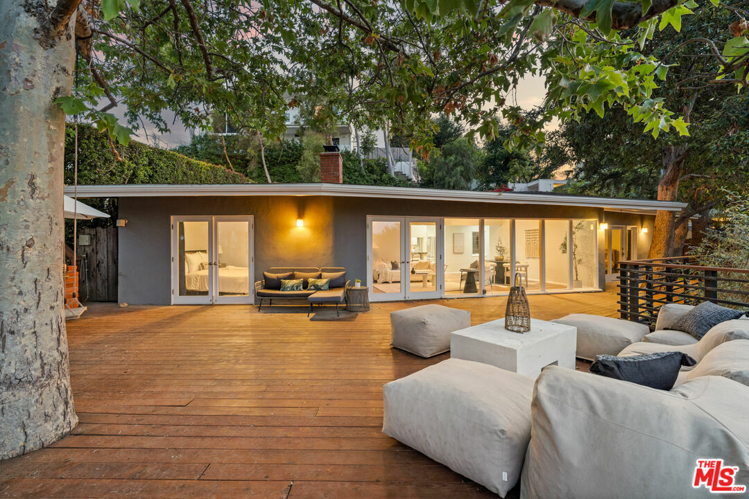 8490 Cole Crest Dr  Los Angeles CA 90046 photo