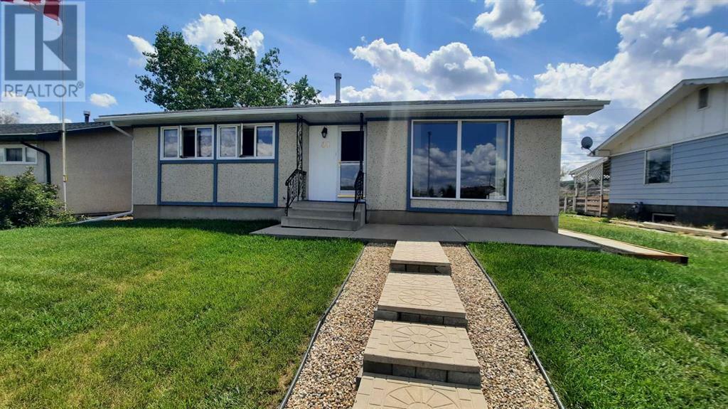 Property Photo:  40 Cedar Crescent  AB T0J 0Y7 