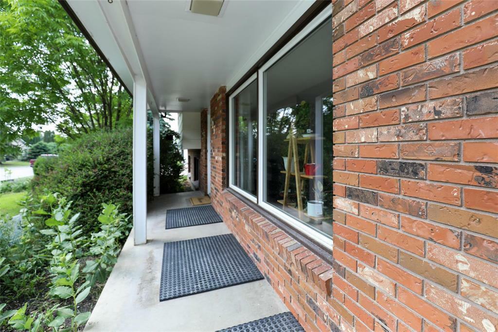 Property Photo: 125 Autumnwood Drive MB R5G 2C3