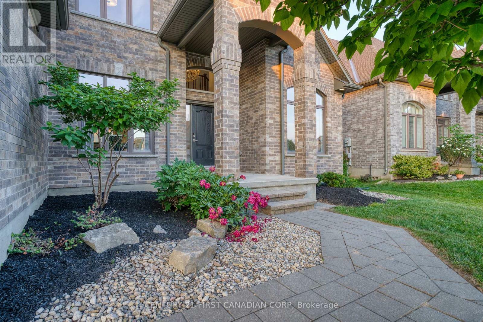 Property Photo: 2362 Meadowlands Way ON N6G 5L8