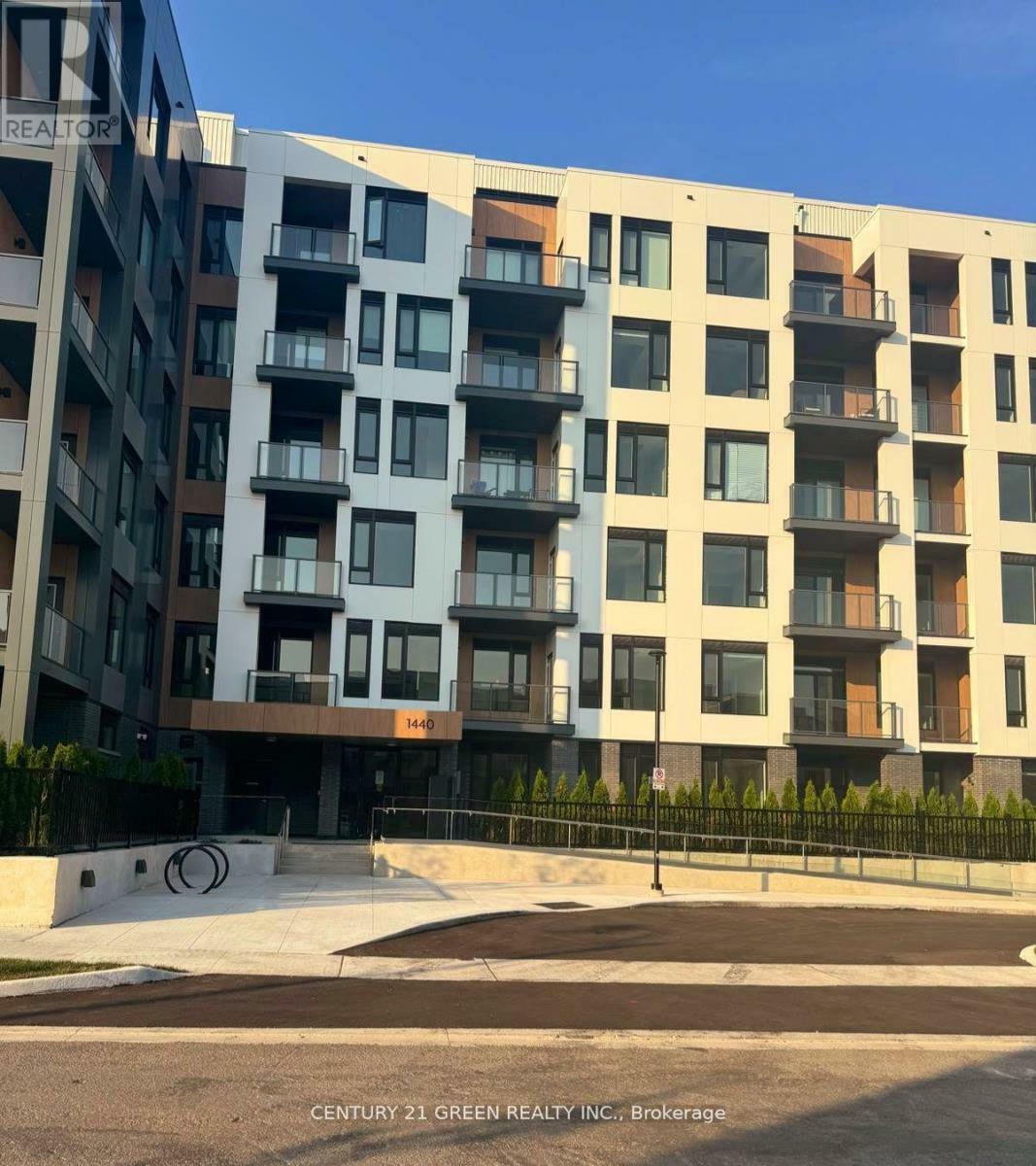 Property Photo: 1440 Clarriage Court 309 ON L9T 1B3