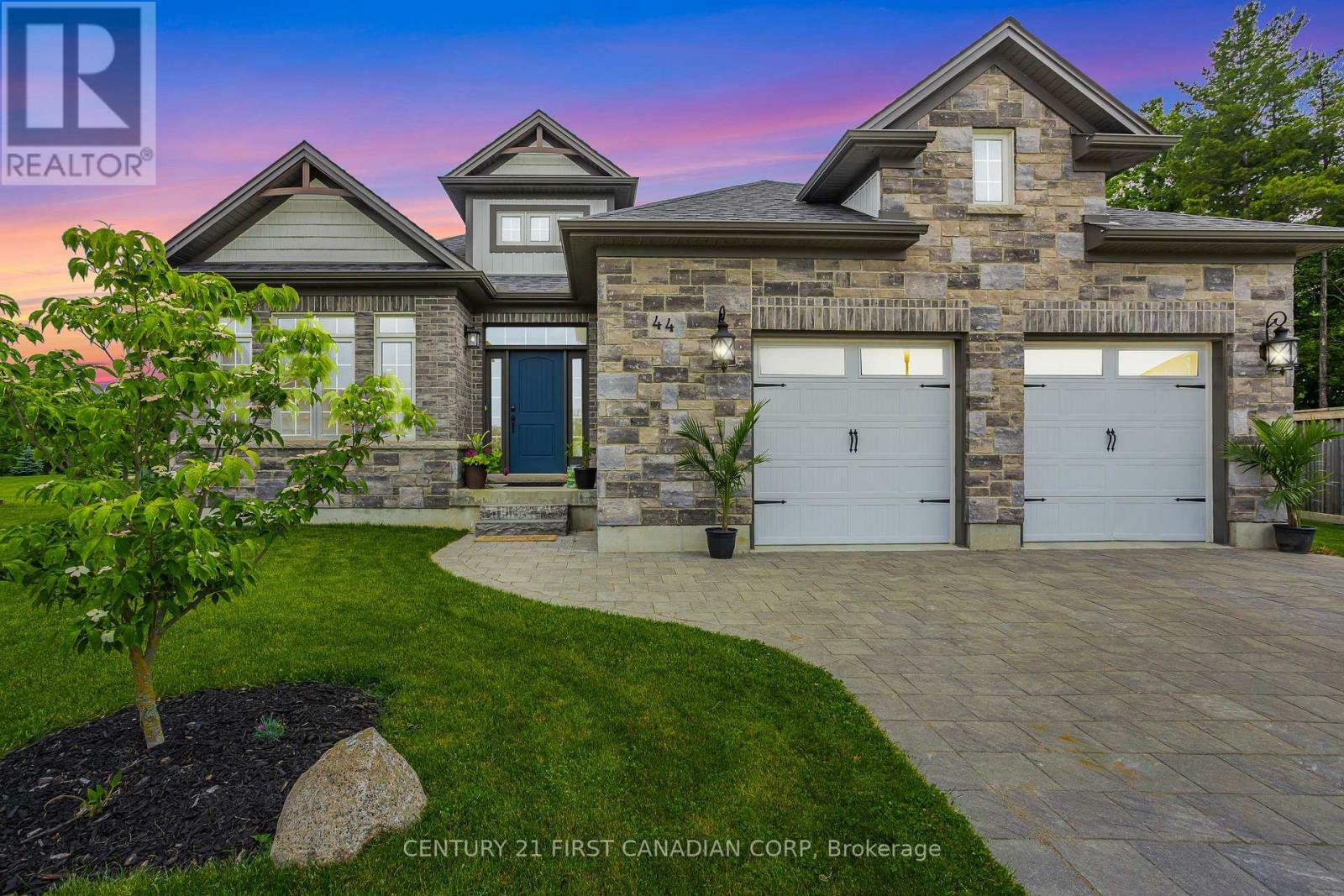 Photo de la propriété: 44 Violet Court ON N0M 2A0