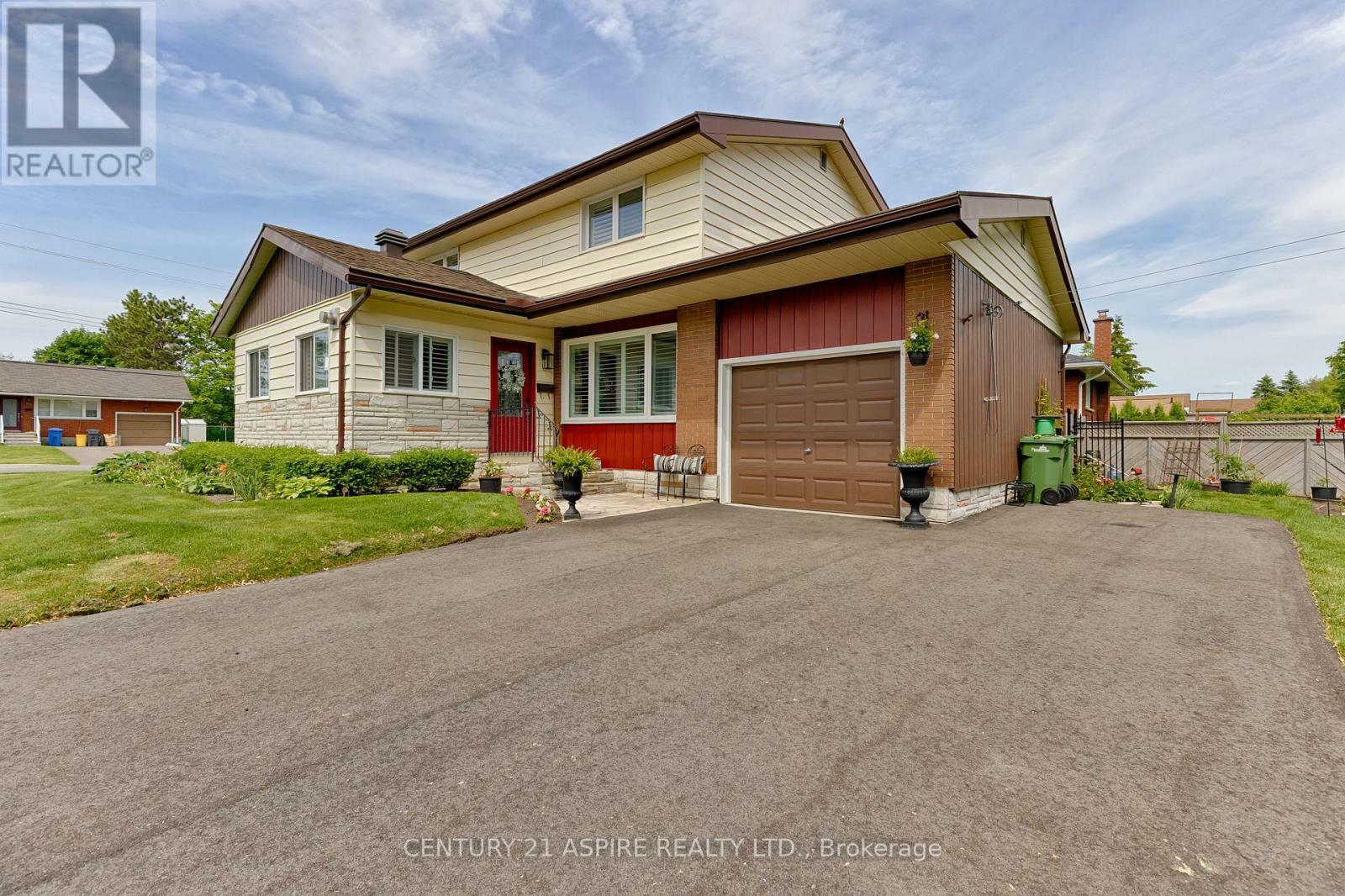 Property Photo:  546 Melton Street  ON K8A 2S1 