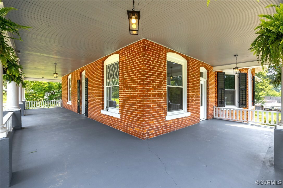 Property Photo:  2301 Lee Avenue  VA 23974 