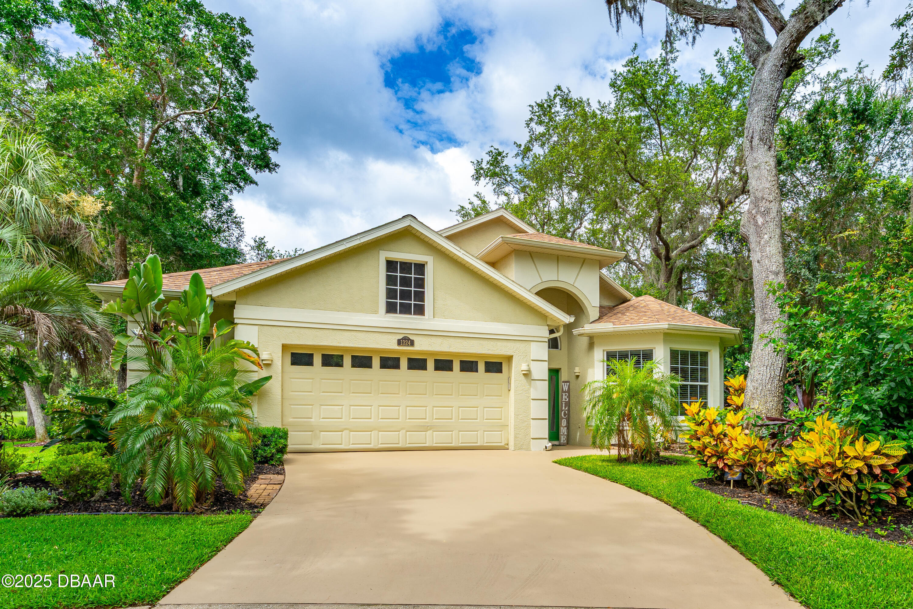 Property Photo: 1324 Munster Circle FL 32174