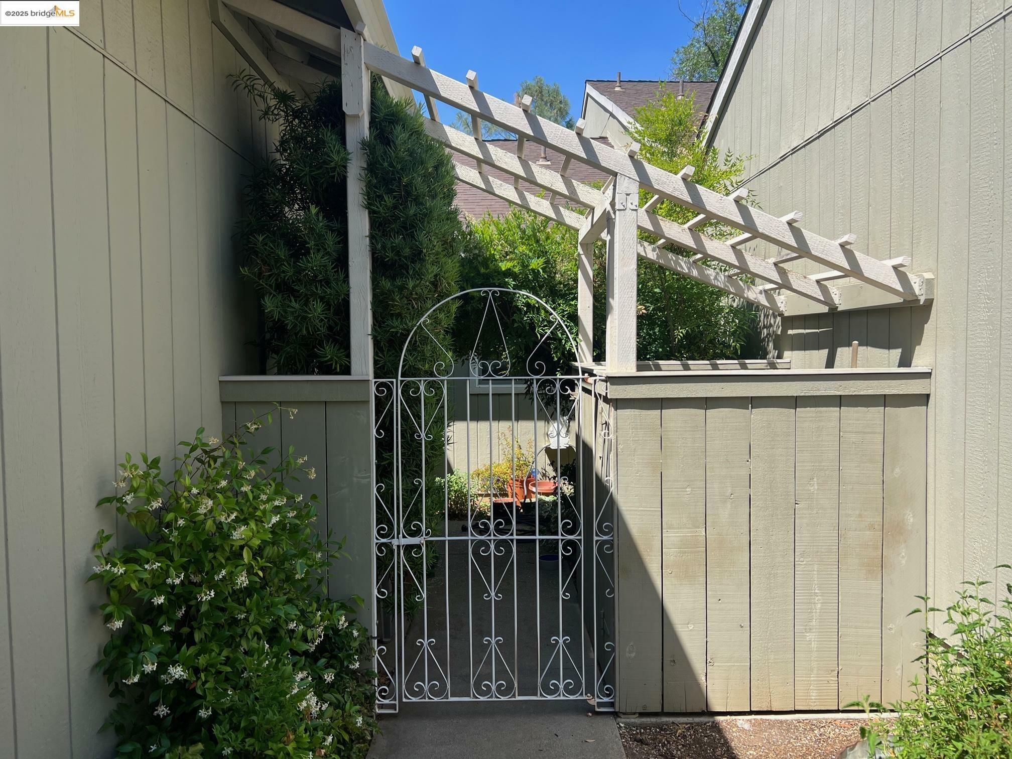 Property Photo: 23685 Marble Quarry Rd 5 CA 95310