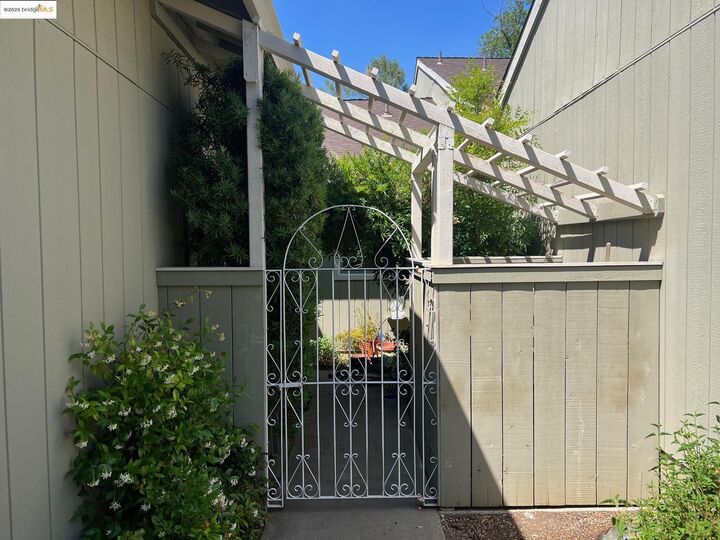 Property Photo:  23685 Marble Quarry Rd 5  CA 95310