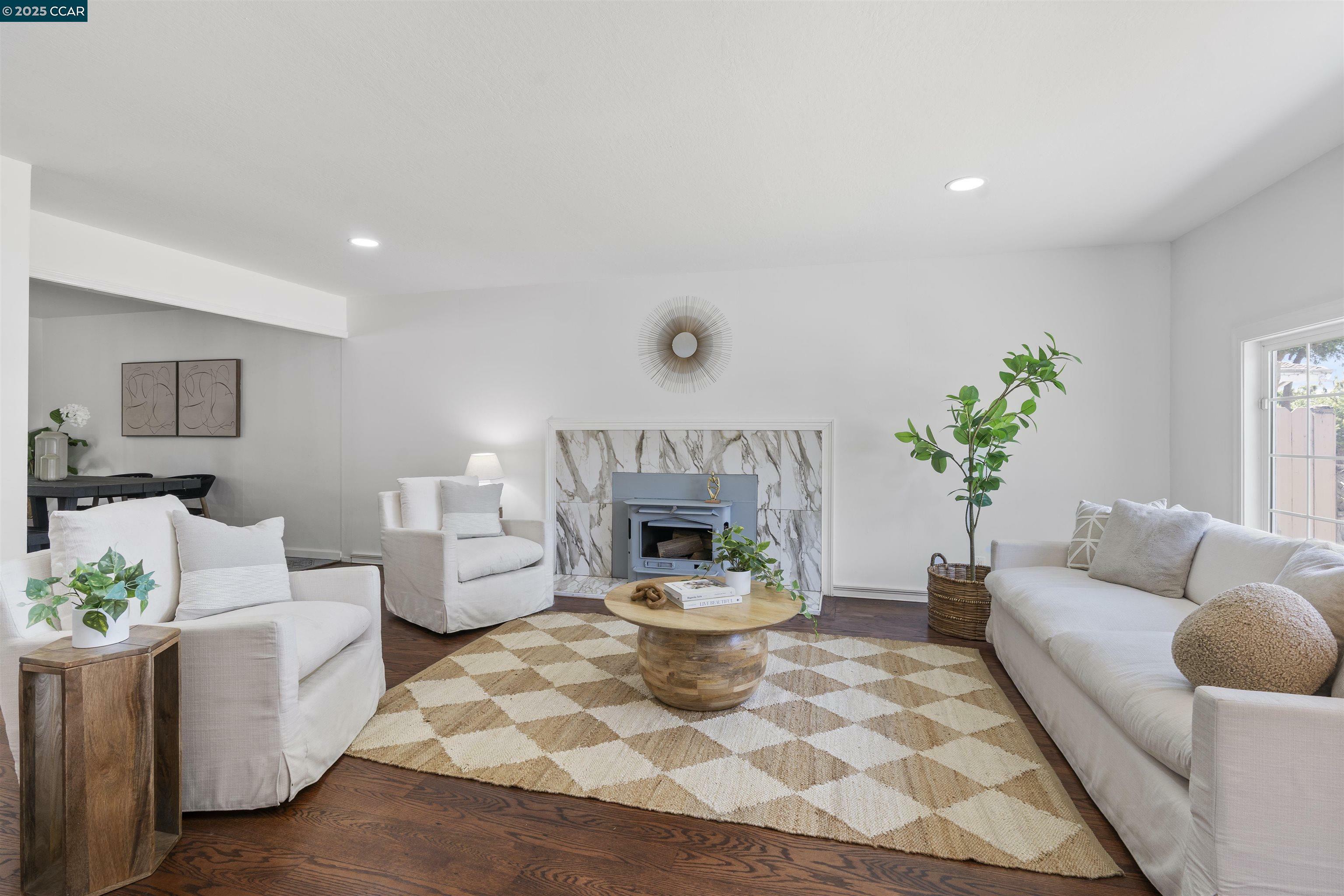 Property Photo: 334 S 25th St CA 94804