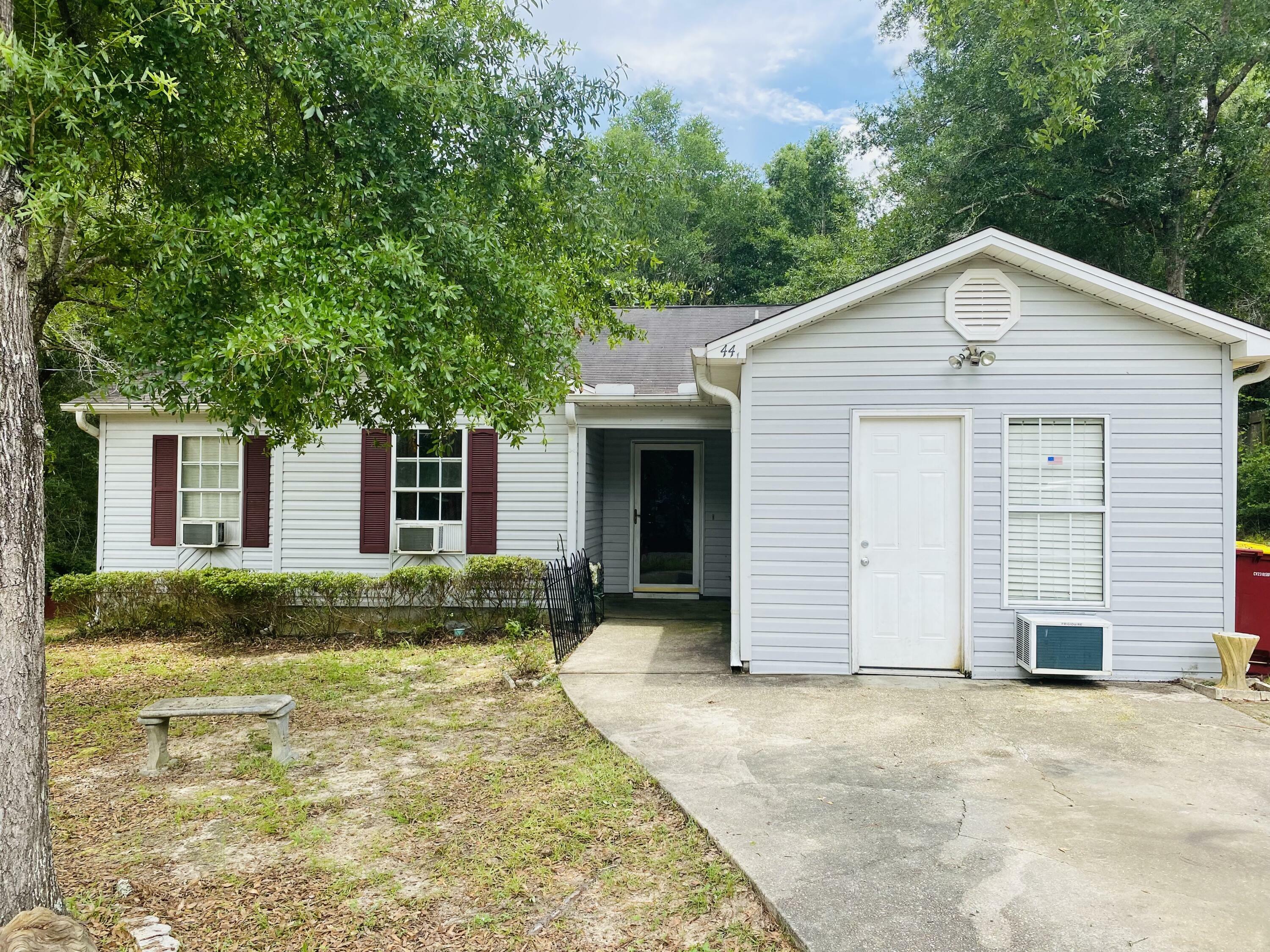 Property Photo: 441 Panagra Lane FL 32536