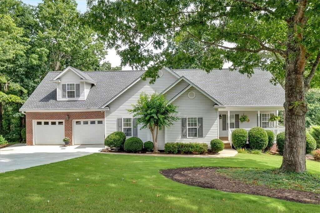 Property Photo: 17 Sassafras Trail NE GA 30121