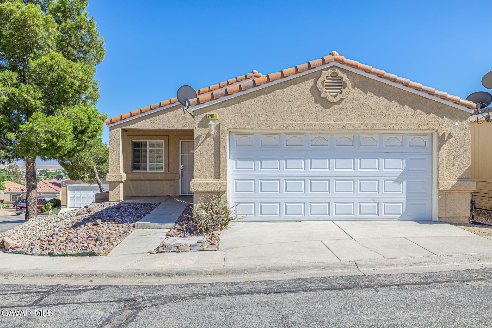 Property Photo: 2400 Sunset Ridge Drive CA 93560