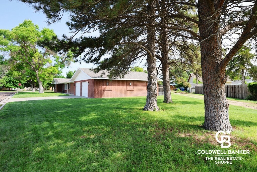 Property Photo: 304 Epperson Drive KS 67871