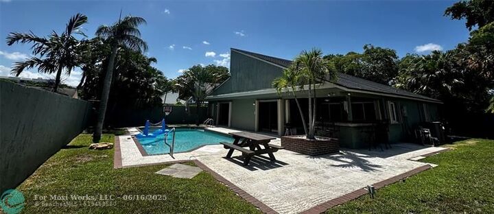 Property Photo: 450 NW 79th Ave FL 33324