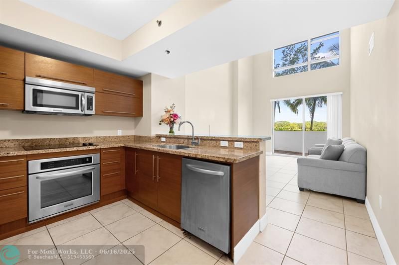 Property Photo:  2641 N Flamingo Rd Th7  FL 33323