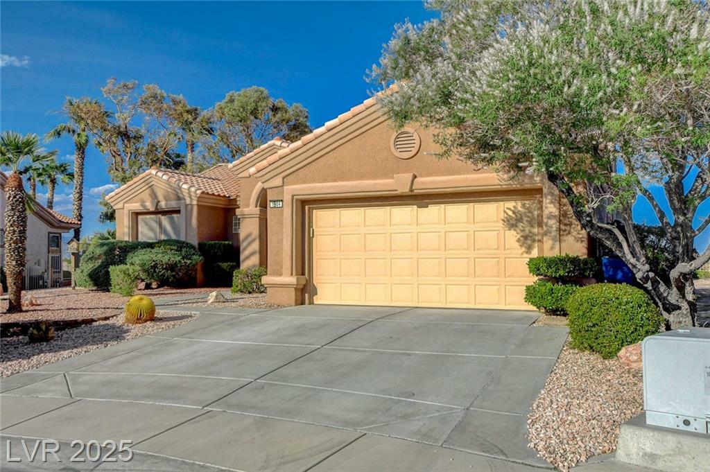 Property Photo: 1904 Hot Oak Ridge Street NV 89134