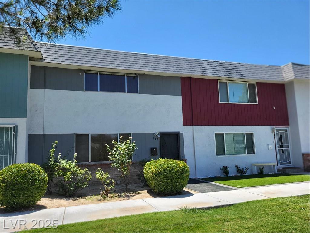 Property Photo: 745 Greenbriar Townhouse Way NV 89121