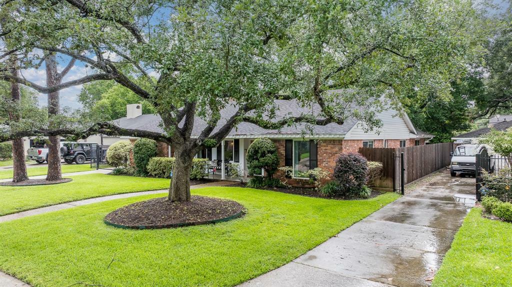 Property Photo: 10014 Ella Lee Lane TX 77042