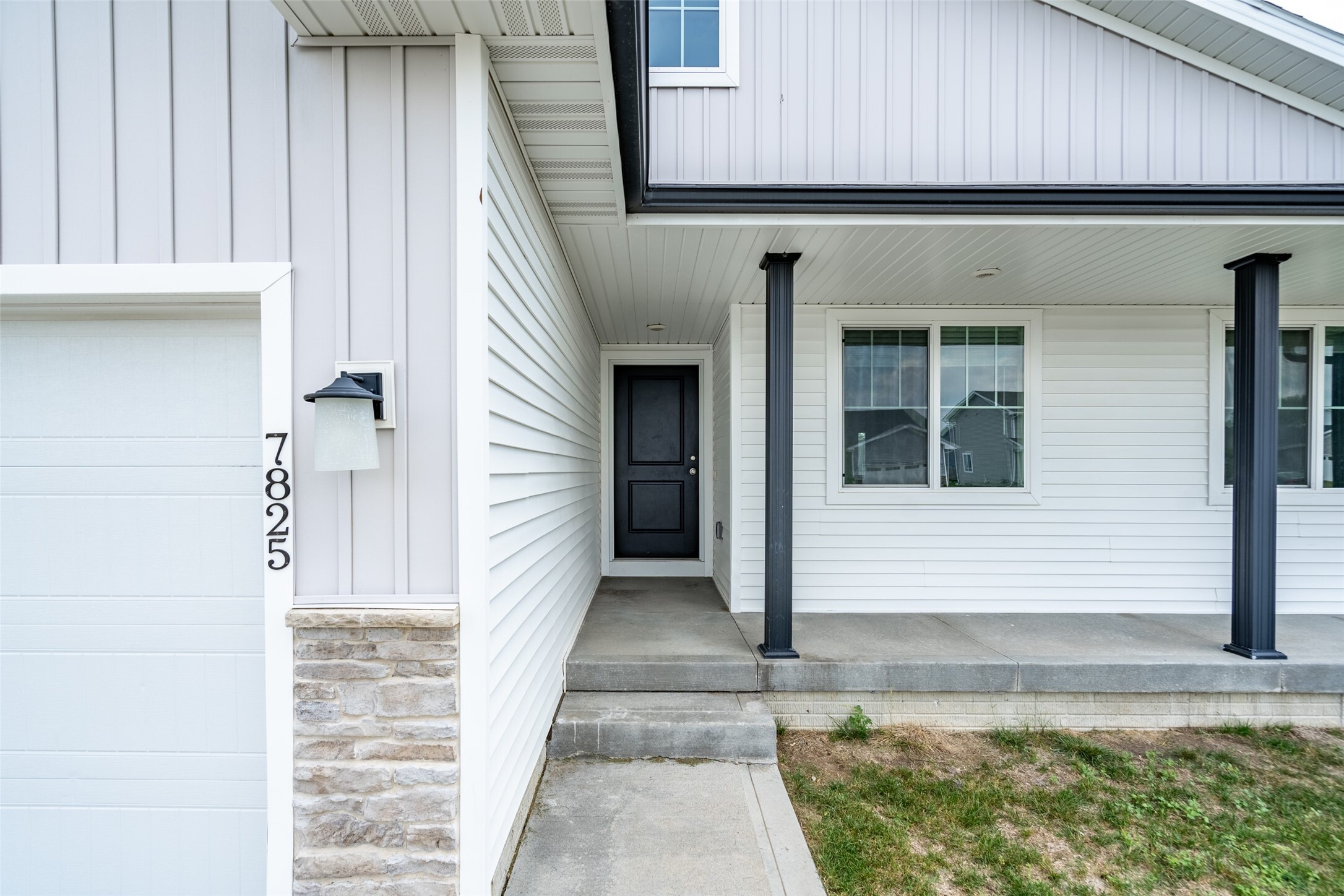 Property Photo: 7825 SE 2nd Street IA 50320