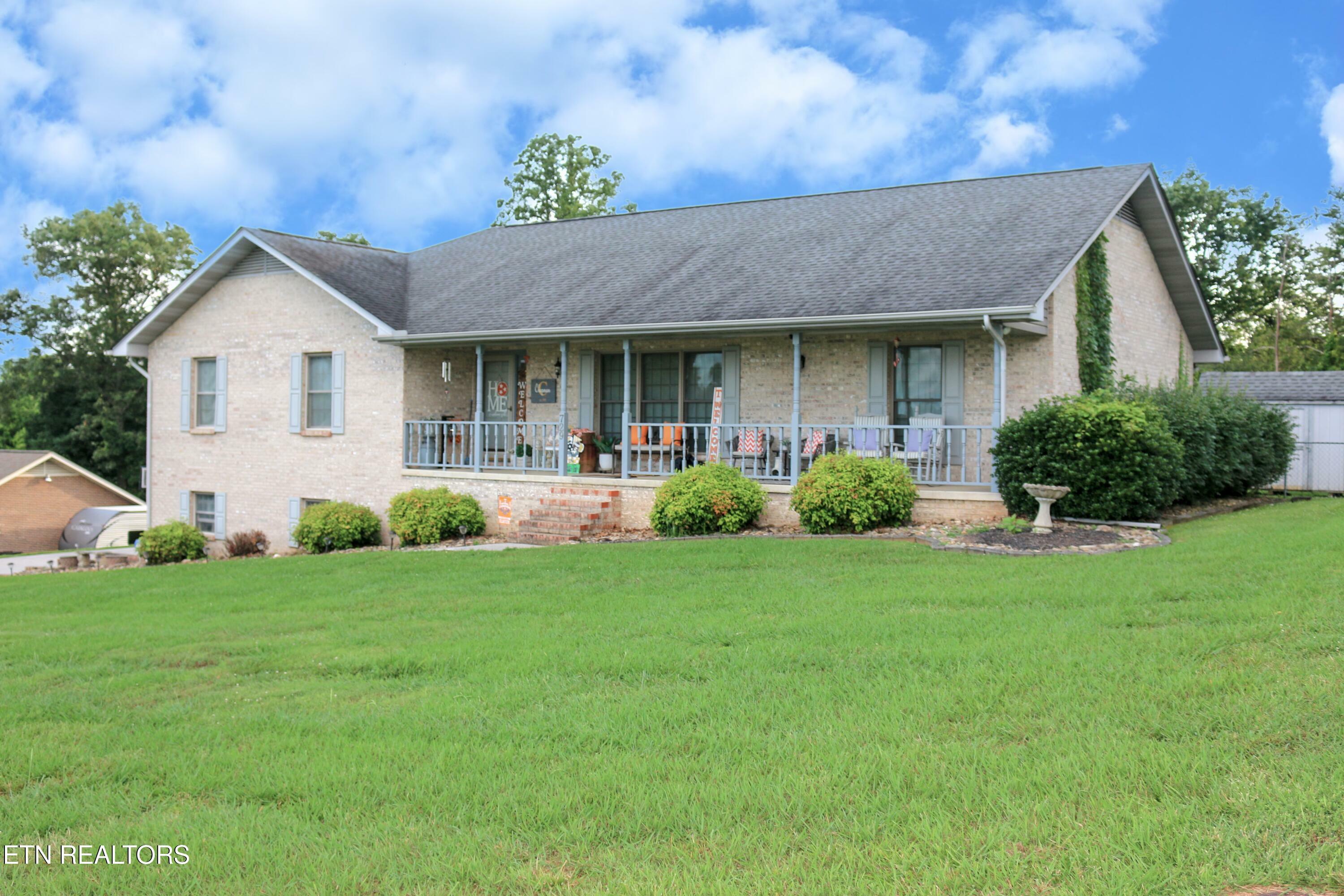 Property Photo: 729 Clydesdale Ave TN 37865