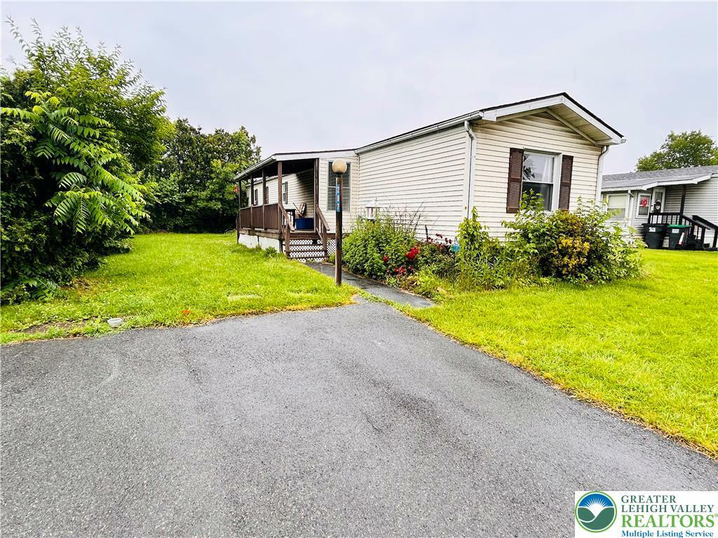 Property Photo: 207 Goldenrod PA 18014