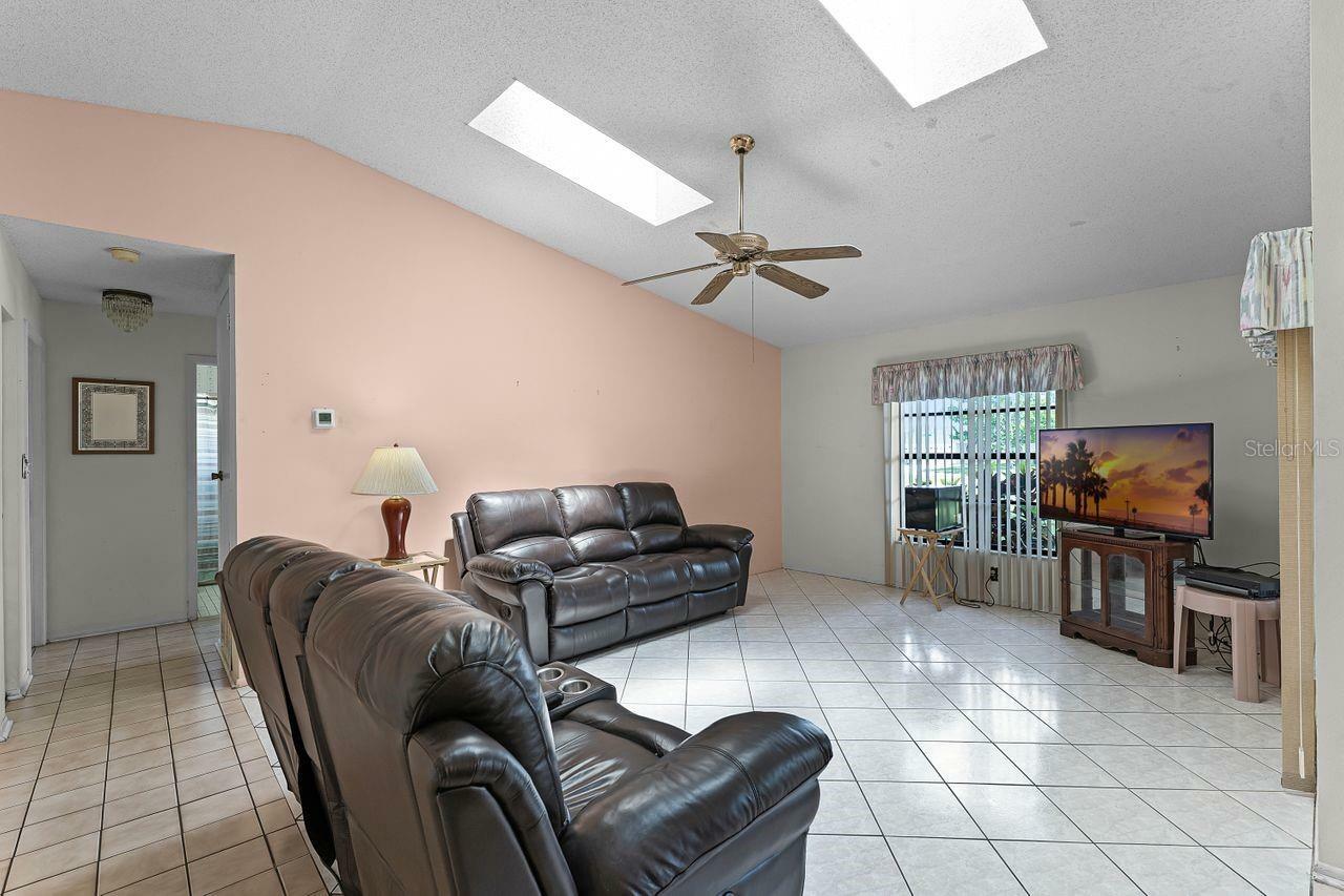 Property Photo: 5439 E Sacramento Court FL 32821