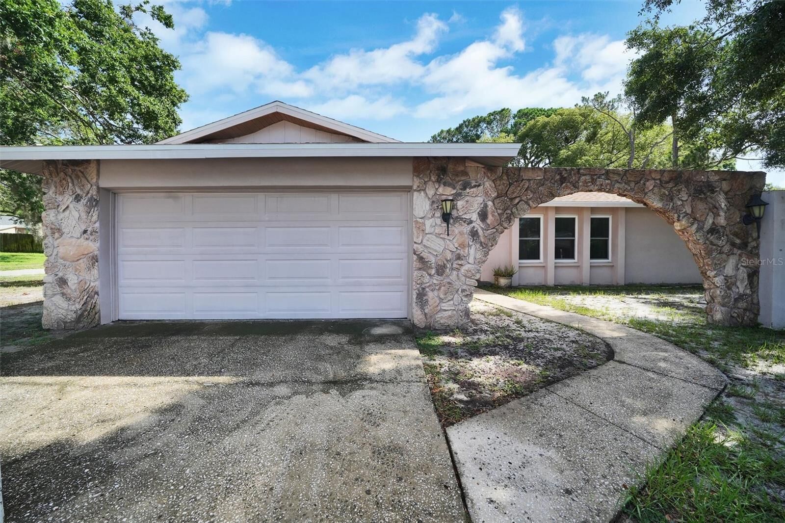 Property Photo:  2817 Rustic Oaks Drive  FL 34684 