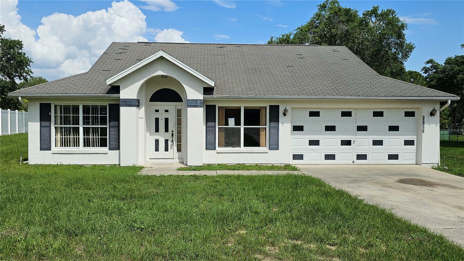 Property Photo: 12512 Draw Dr Drive FL 32735