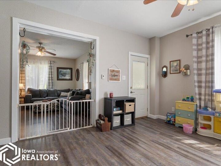 Property Photo:  717 Franklin Street  IA 52653