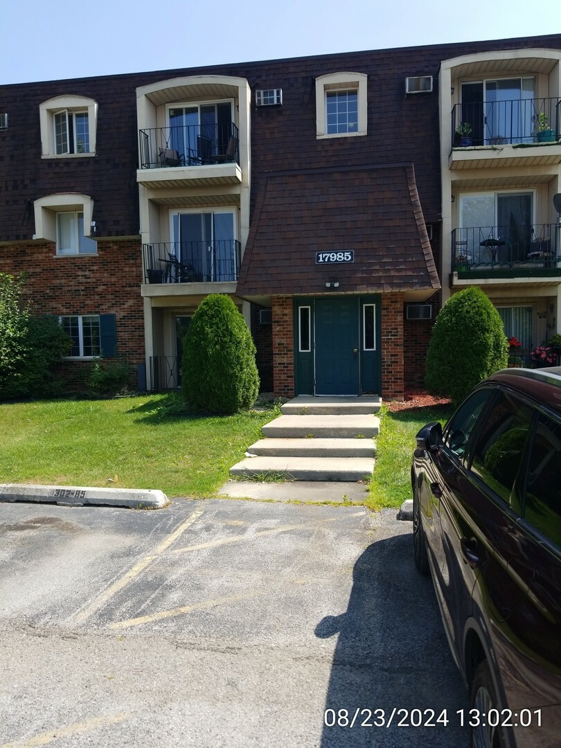 Property Photo: 17985 Amherst Court 1-103 IL 60478