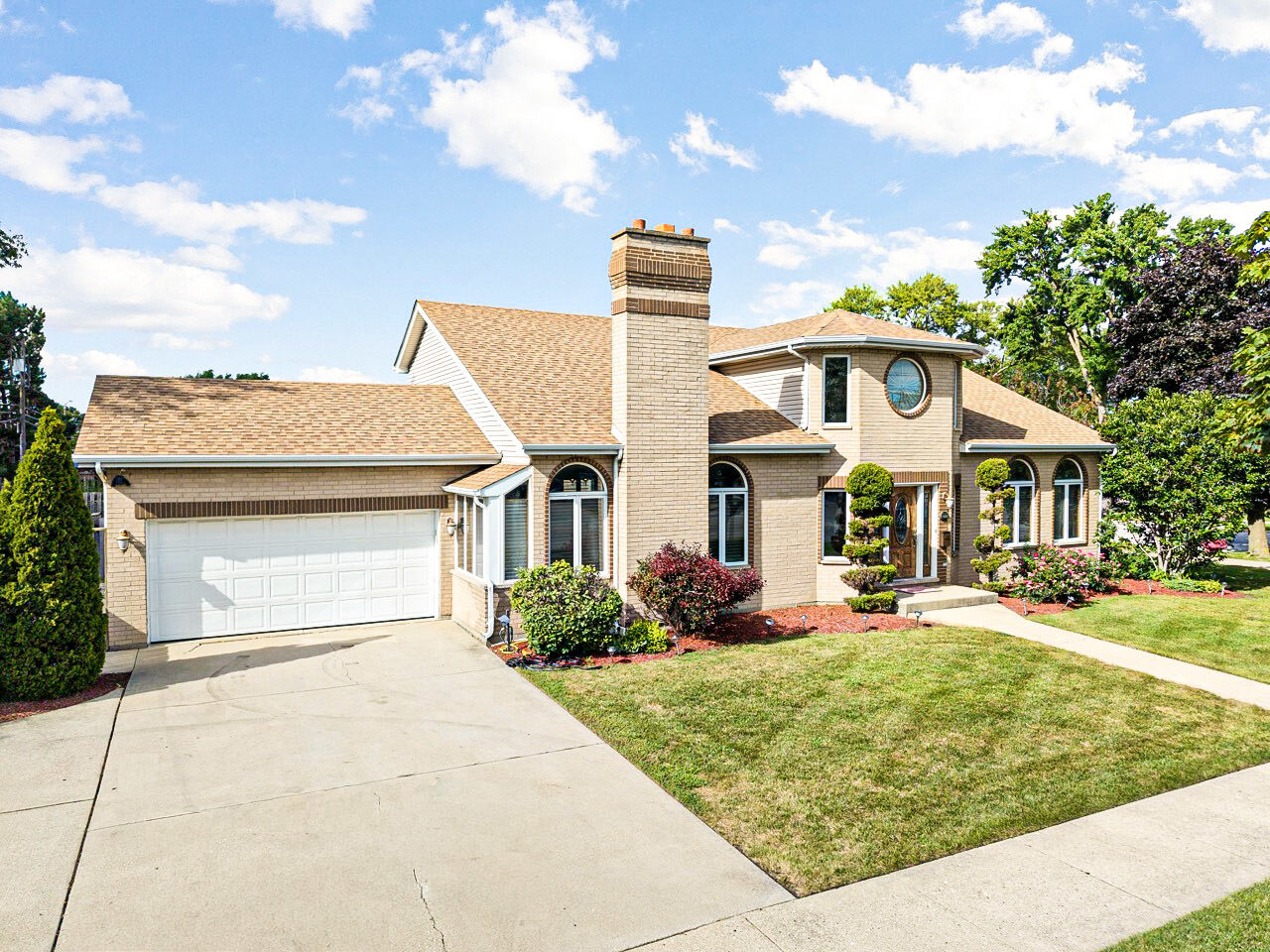 Property Photo: 1580 Webster Lane IL 60018