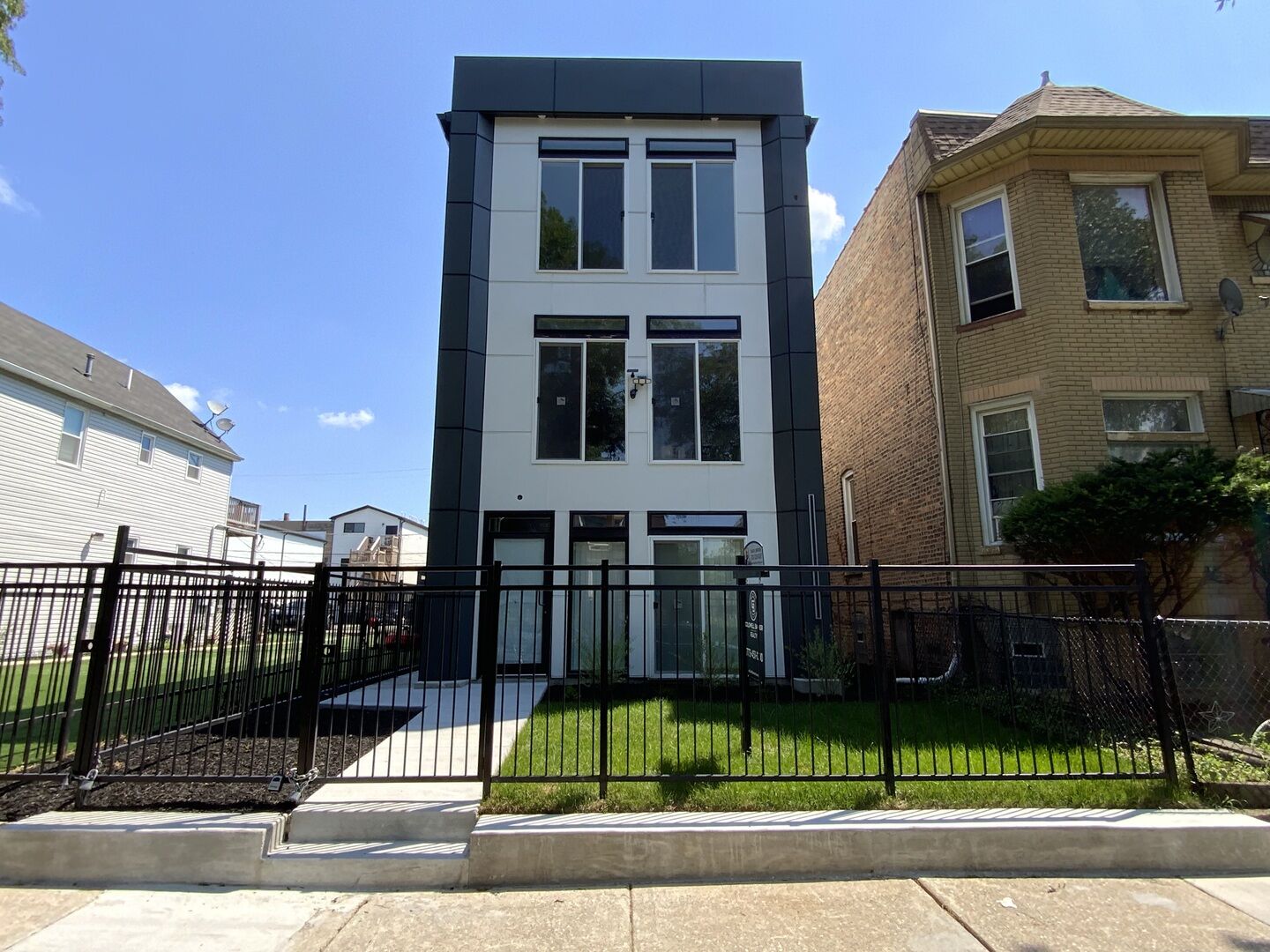 Property Photo:  