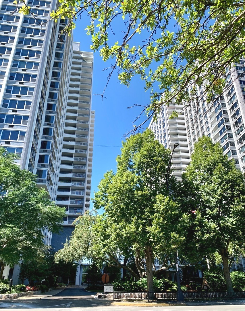 Property Photo: 4250 N Marine Drive 1404 IL 60613