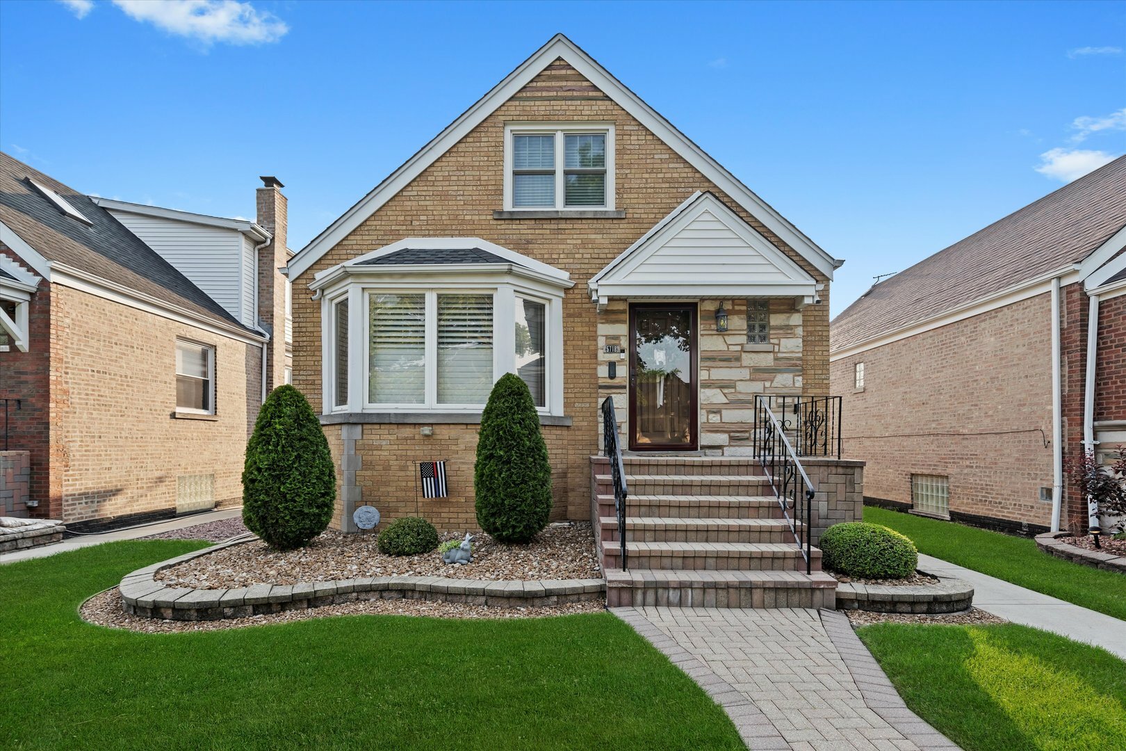 Property Photo: 5718 S Natoma Avenue IL 60638