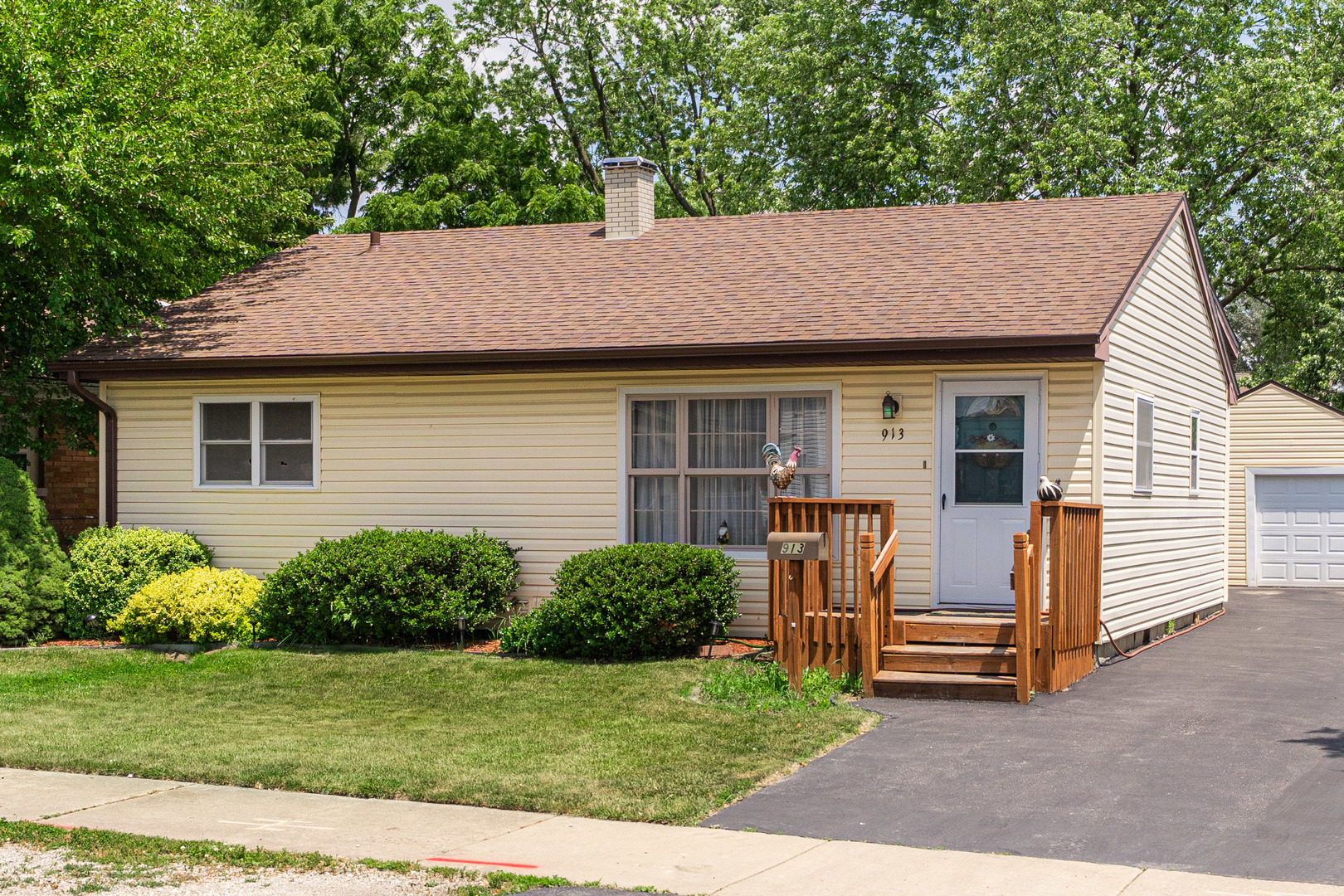 Property Photo:  913 Church Road  IL 60505 