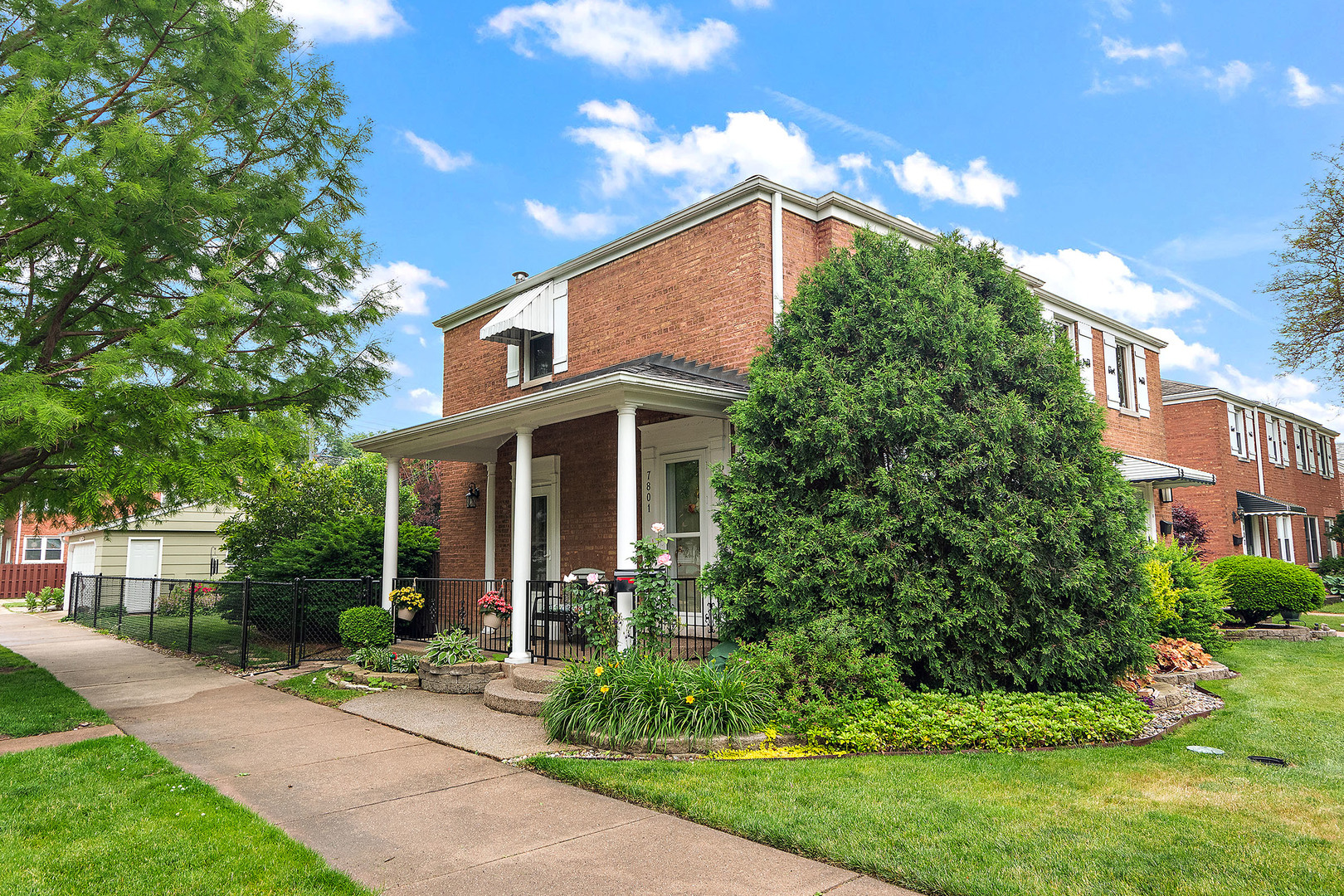 Property Photo: 7801 W Summerdale Avenue IL 60656