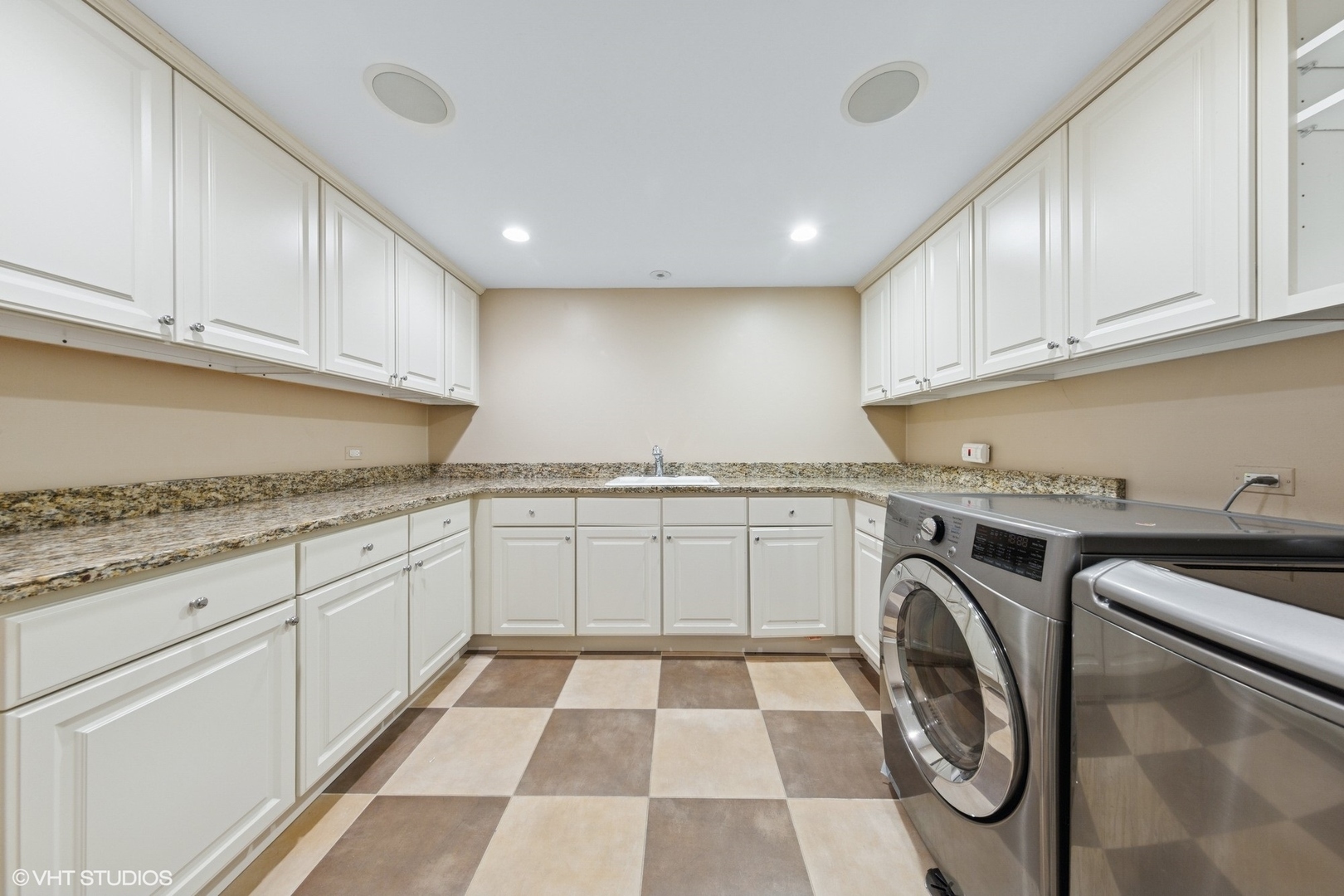 Property Photo: 1419 Judson Avenue IL 60201