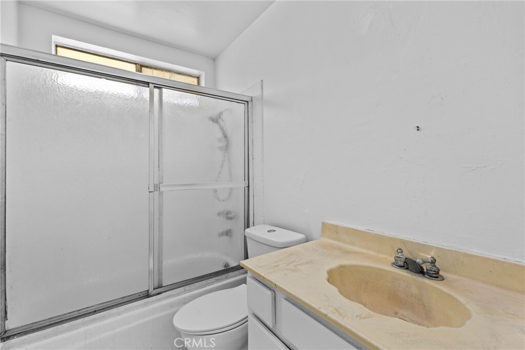Property Photo:  315 S Mistletoe Avenue  CA 92583 