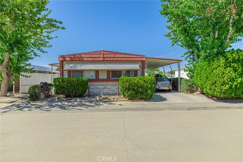 Property Photo:  2550 E Avenue I 94  CA 93535 