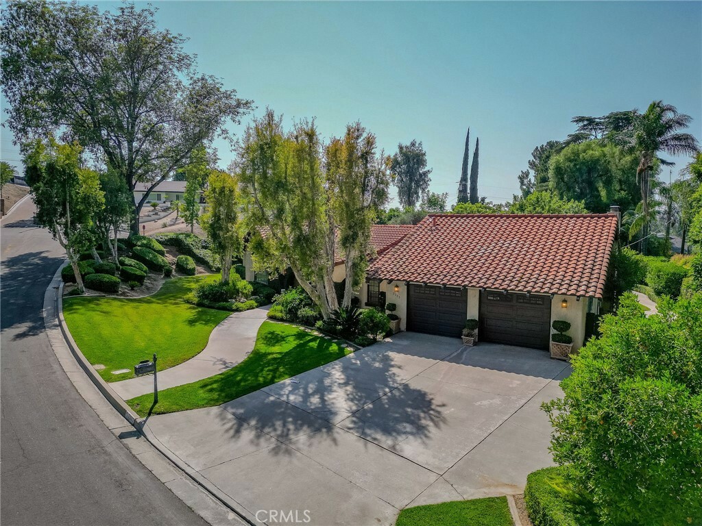 Property Photo: 2033 Benbow Place CA 92506