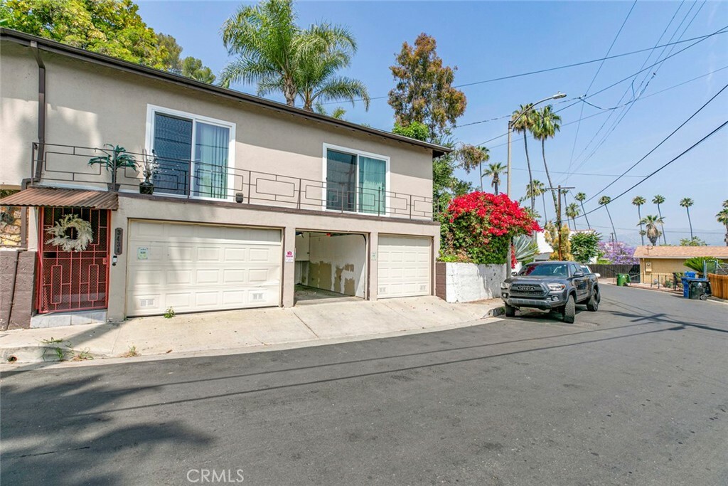 Property Photo:  3432 Larissa Drive  CA 90026 
