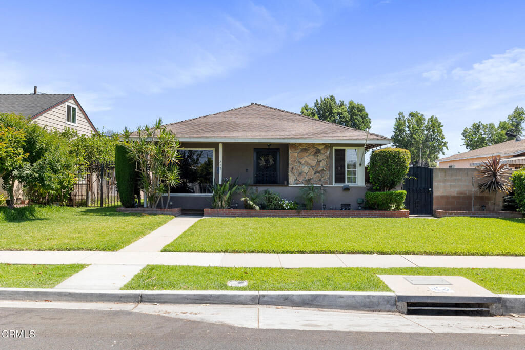 Property Photo: 272 E 69th Street CA 90805
