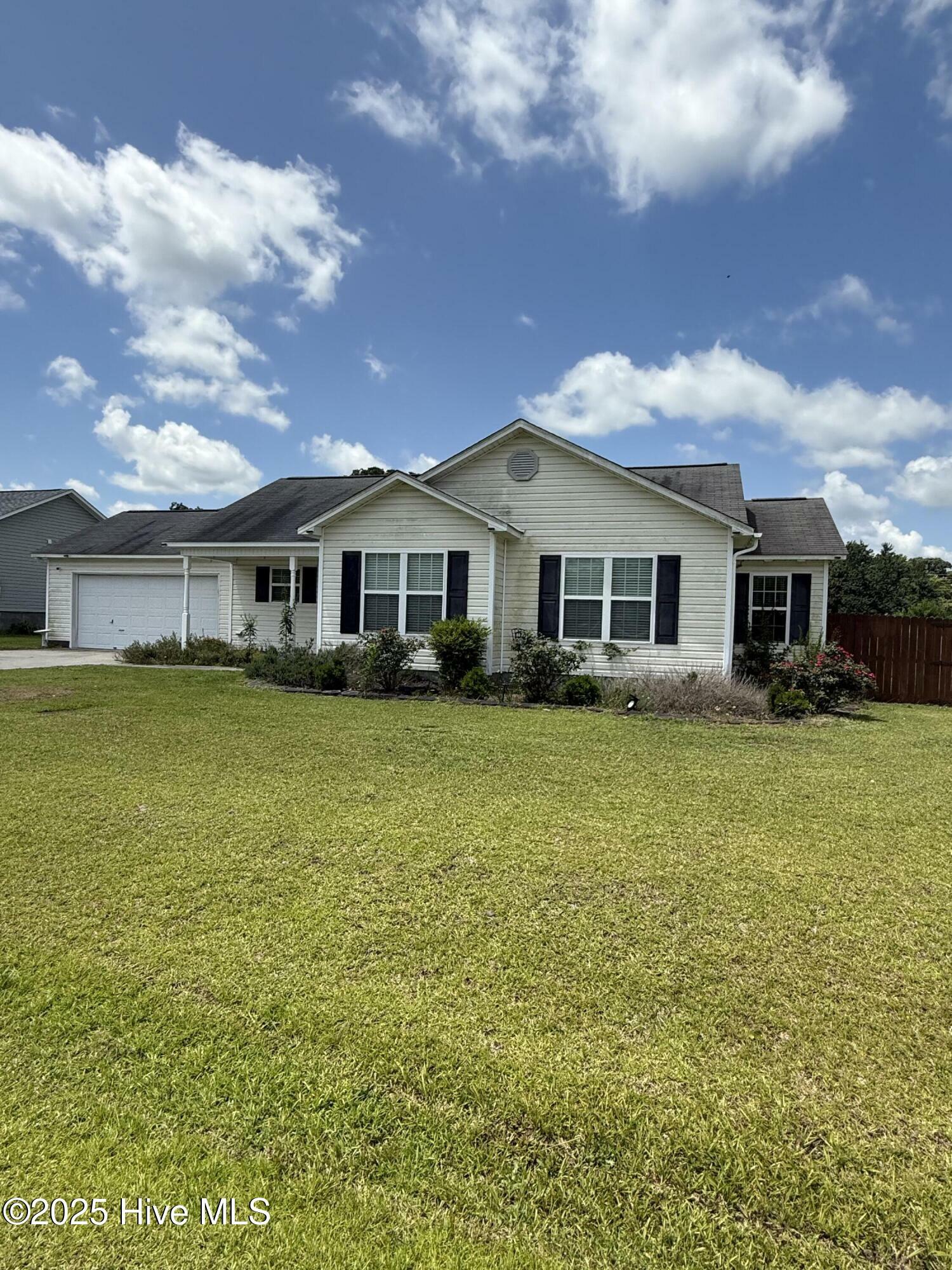Property Photo: 102 Harmony Way NC 28574