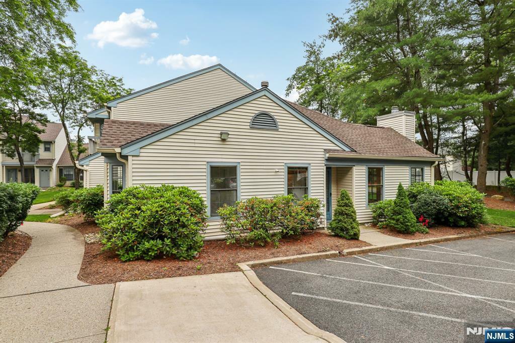 Property Photo:  7 Eakens Court  NJ 07430 